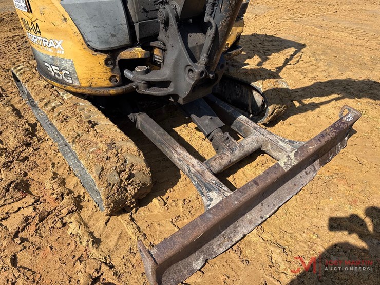 2016-deere-35g-image-8