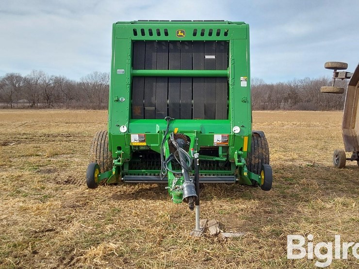 2023-john-deere-560m-image-2