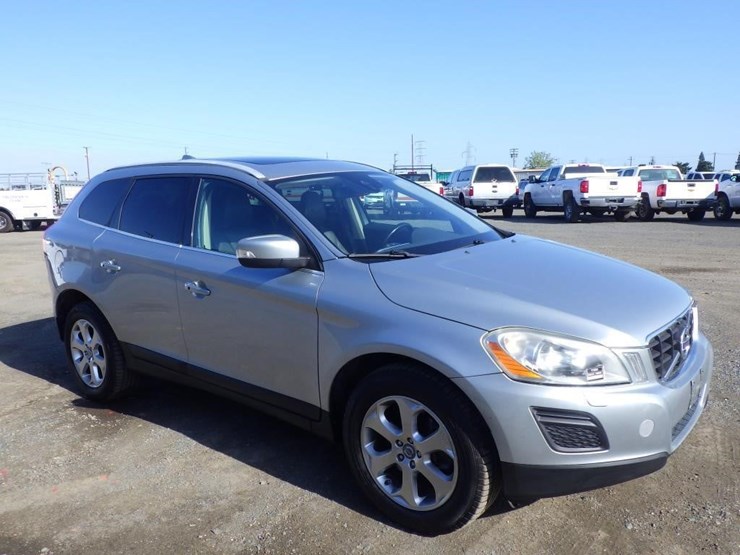 2013-volvo-xc60-image-2