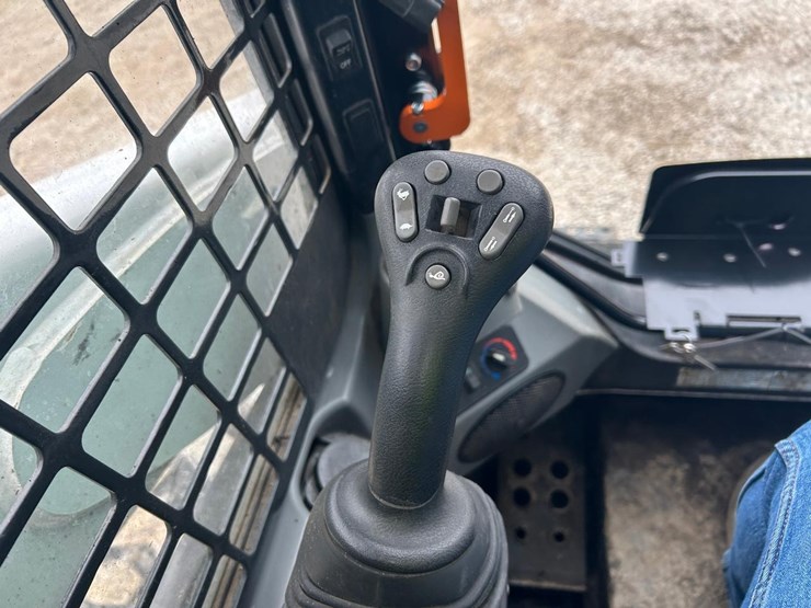 2022-bobcat-s740-image-23