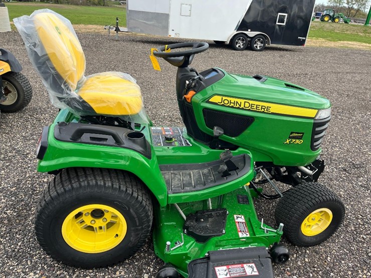 john-deere-x730-image-9
