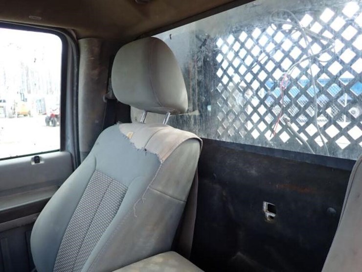 2012-ford-f550-xl-image-28