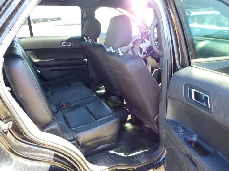 2017-ford-explorer-image-8