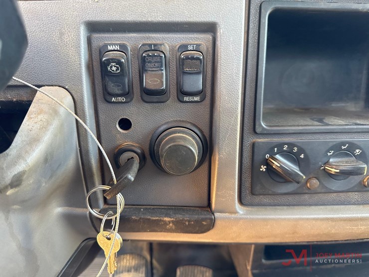 peterbilt-348-image-29