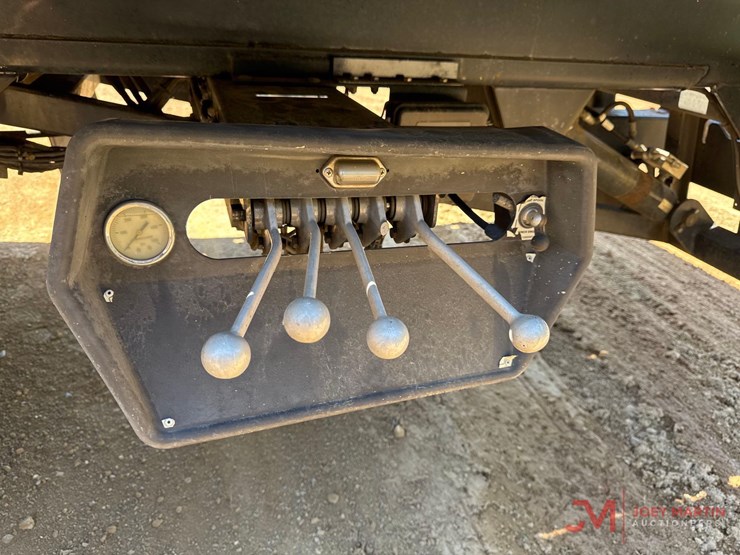 peterbilt-348-image-13