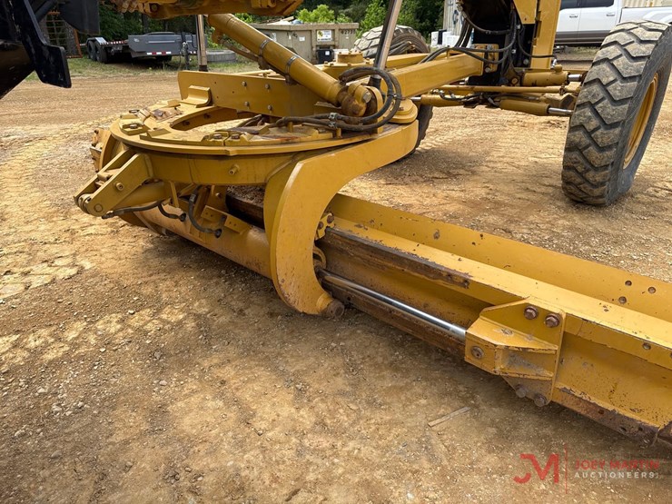 2021-caterpillar-120-image-16