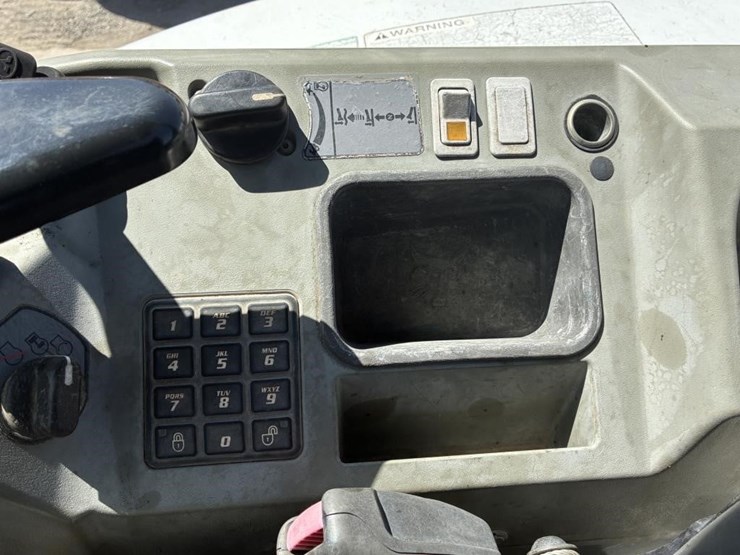 2015-bobcat-e32-image-16