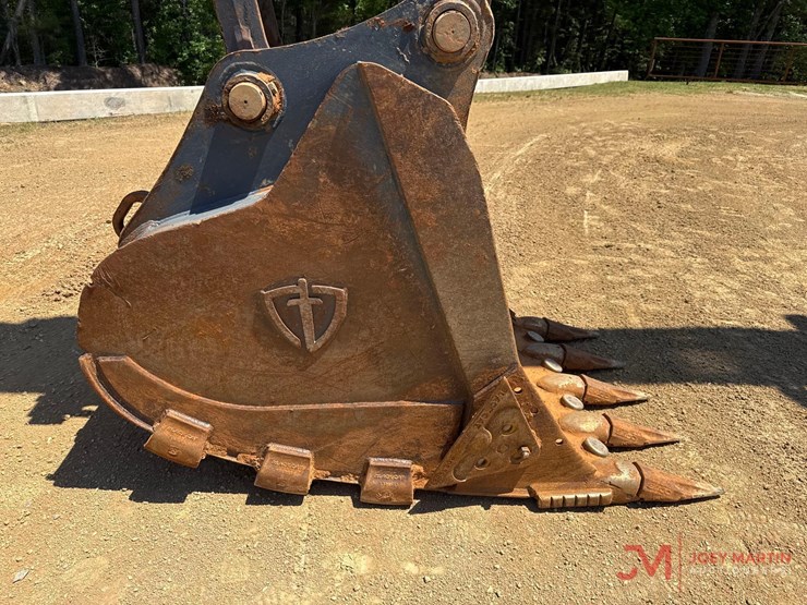 2017-deere-350g-lc-image-12