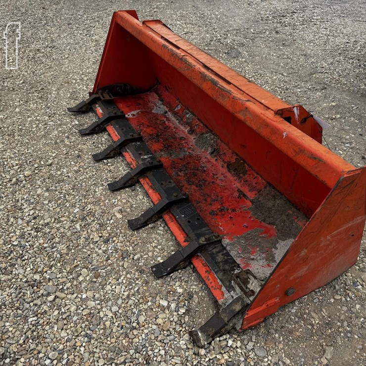 KUBOTA BUCKET W/ TEETH 6'