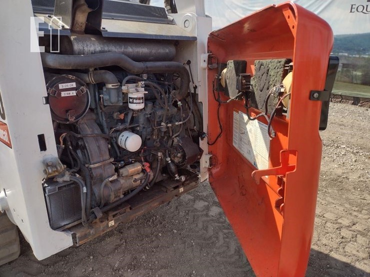 2009-bobcat-t320-image-30