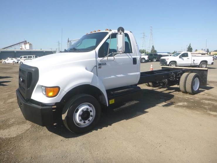 2012-ford-f650-image-1