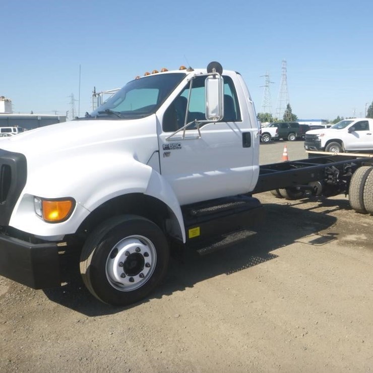 2012 FORD F650