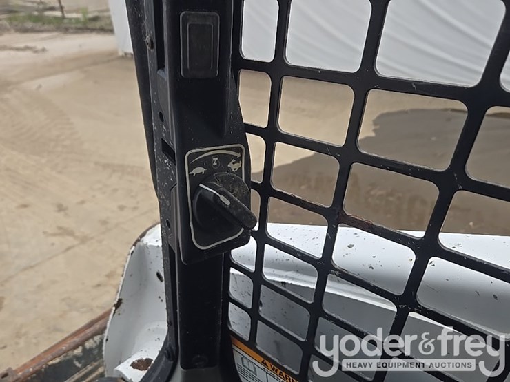 2016-bobcat-t750-image-37