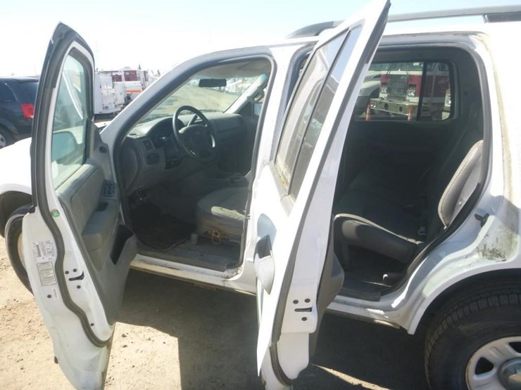 2004-ford-explorer-image-7