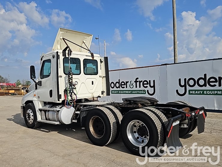 2019-freightliner-cascadia-125-image-3