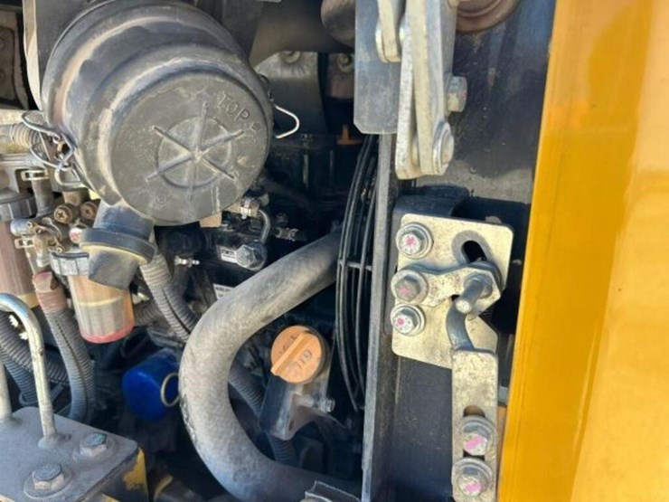 2019-deere-17g-image-37