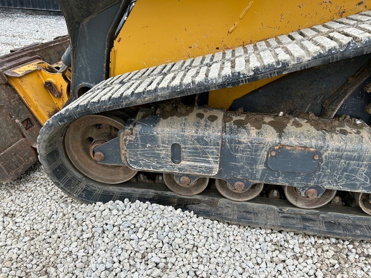 2019-deere-325g-image-16