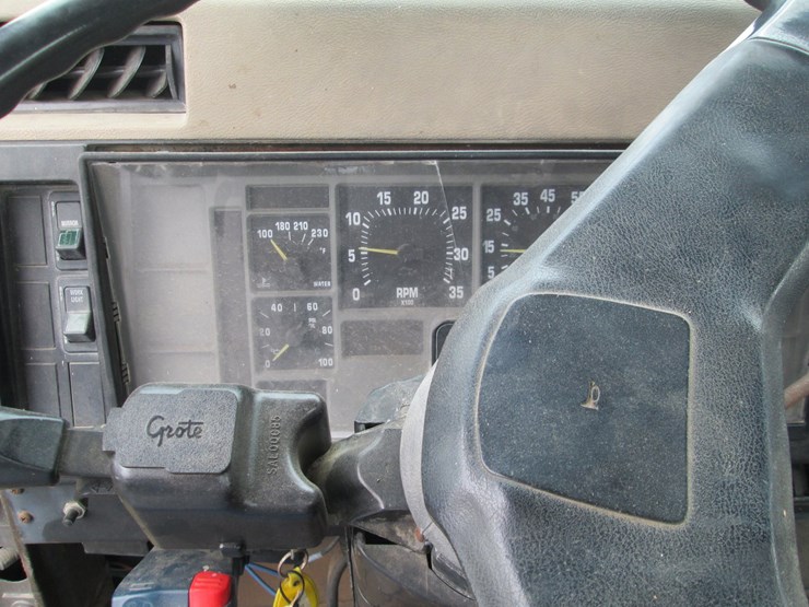 1993-international-8100-image-39
