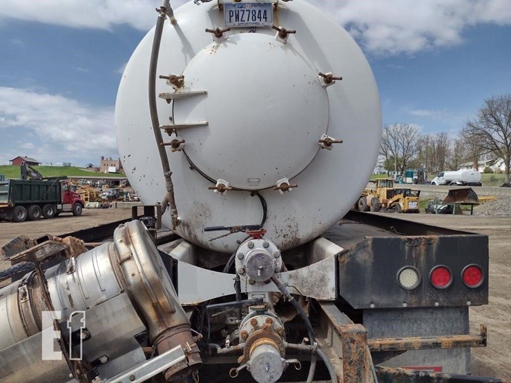 peterbilt-389-image-33