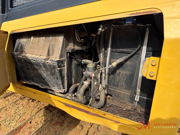 2016-caterpillar-d4k2-xl-image-10