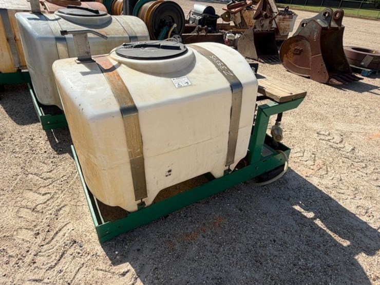 #35845-•-200-gallon-spray-tanks-with-electric-reels-image-2