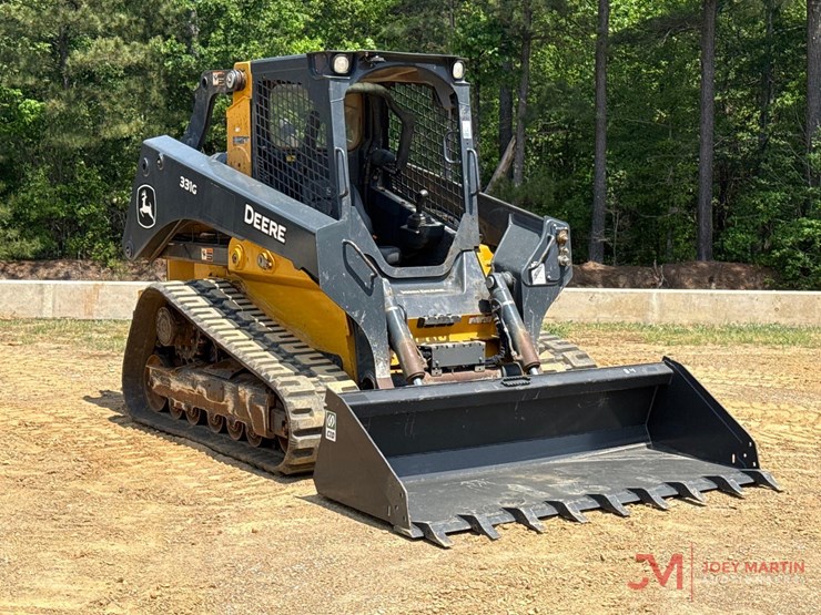 deere-331g-image-1
