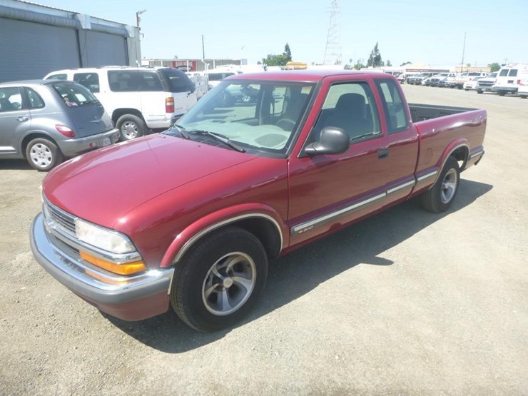 1998-chevrolet-s10-image-1
