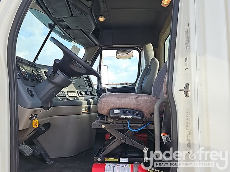 2019-freightliner-cascadia-125-image-26