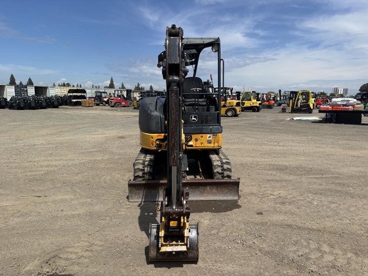 2006-deere-27d-image-6