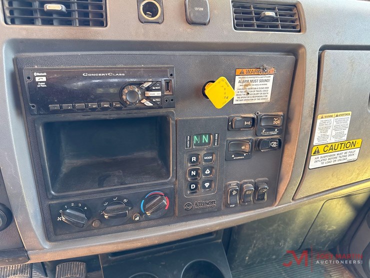peterbilt-348-image-28