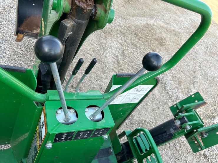 2024-john-deere-4044r-image-18