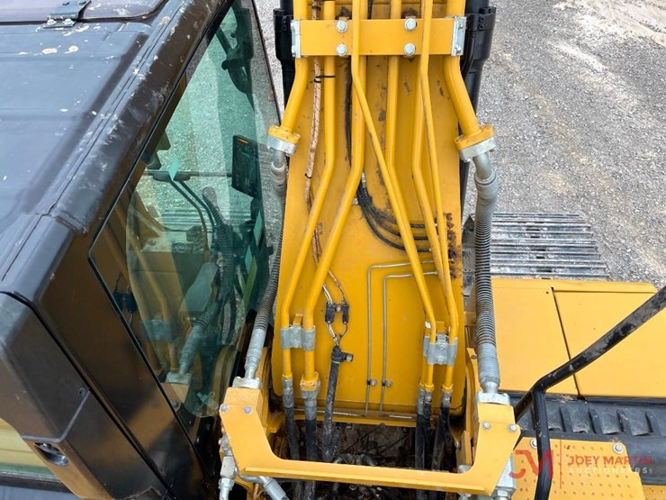 2019-caterpillar-320-image-17