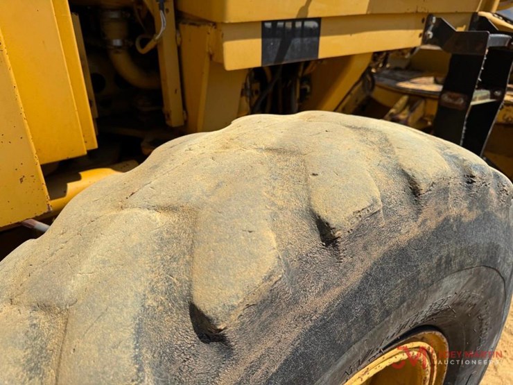 1996-caterpillar-140h-vhp-image-13