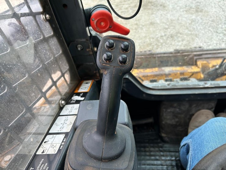 2019-deere-325g-image-24