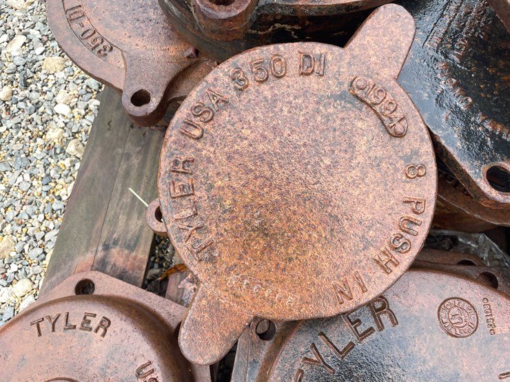 #5084-•-pallet-of-cast-iron-covers-image-9