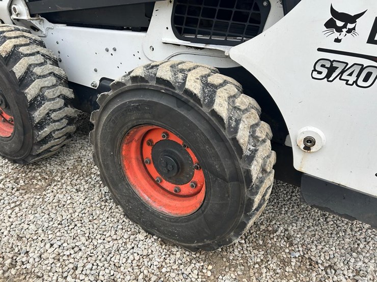 2022-bobcat-s740-image-15