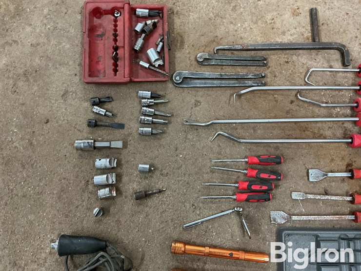 various-hand-tools-image-12