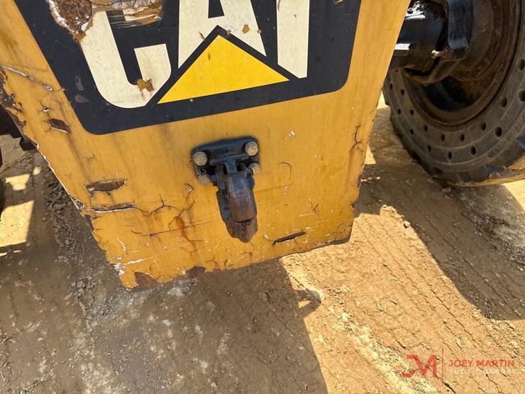 2015-caterpillar-tl1055c-image-12