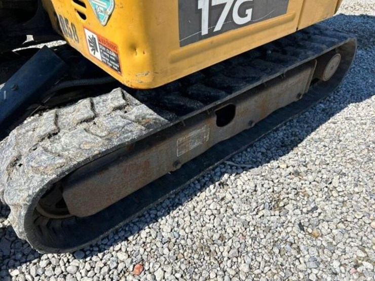 2019-deere-17g-image-35
