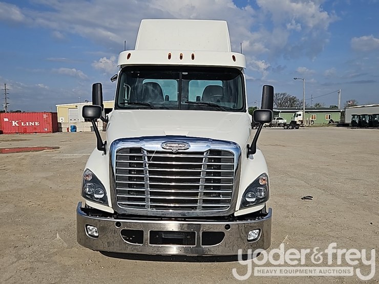 2019-freightliner-cascadia-125-image-11