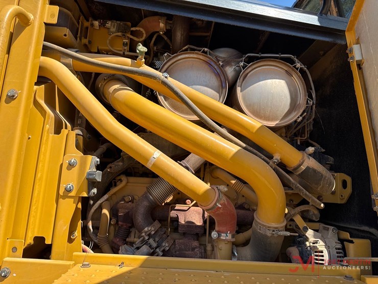 2021-caterpillar-120-image-16