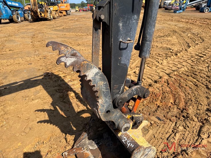 2016-deere-35g-image-10
