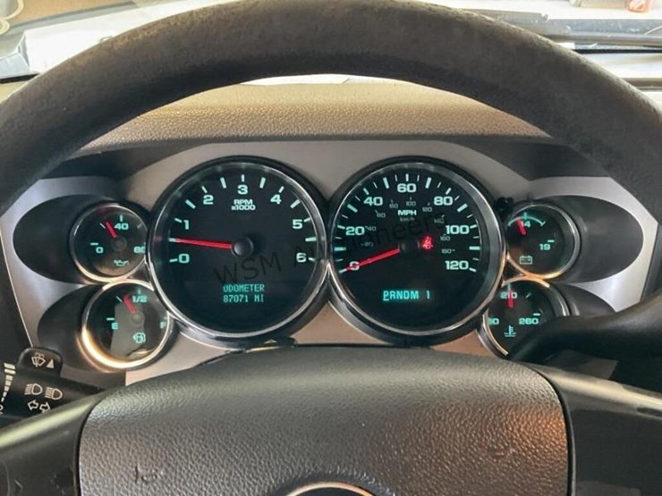 2013-chevrolet-silverado-3500hd-image-21