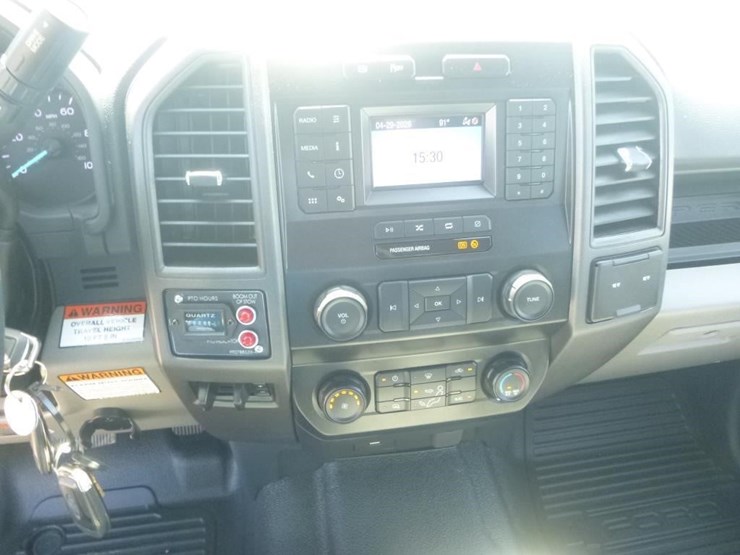 2022-ford-f550-image-26
