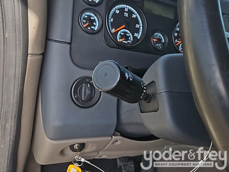 2019-freightliner-cascadia-125-image-32