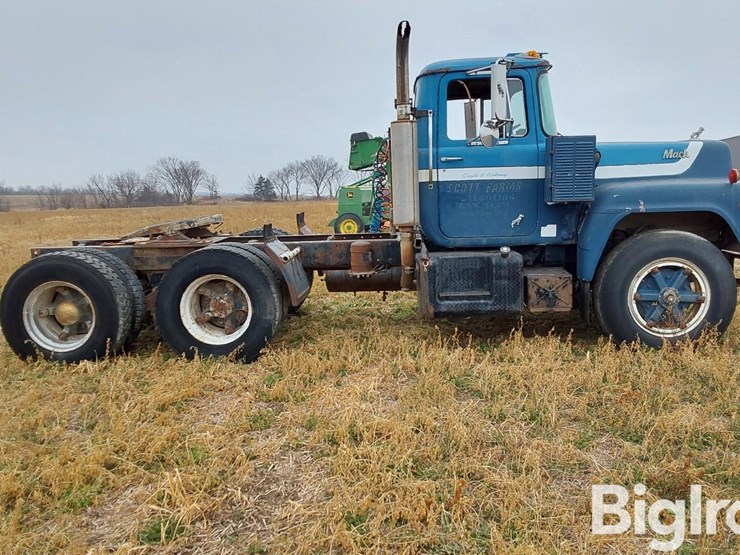 1974-mack-r600-image-4