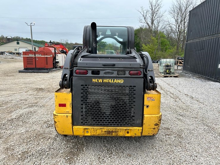 2023-new-holland-l320-image-3