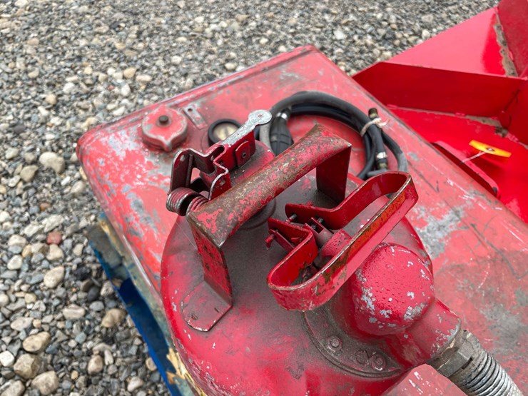 #5086-•-pallet-of-gas-cans-image-15