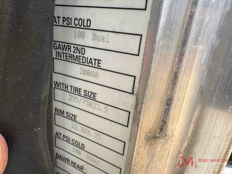 2019-peterbilt-348-image-34