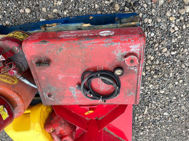 #5086-•-pallet-of-gas-cans-image-16